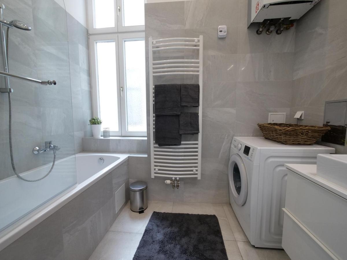 וינה Stylish City Center Apartment מראה חיצוני תמונה